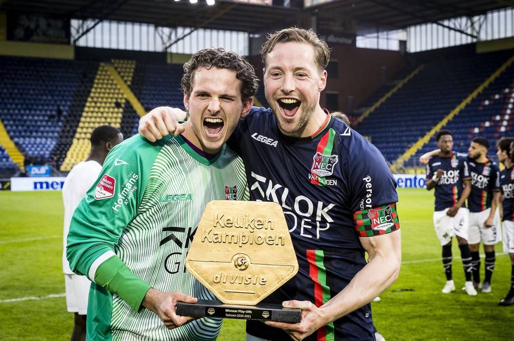 站稳脚跟 站稳脚跟